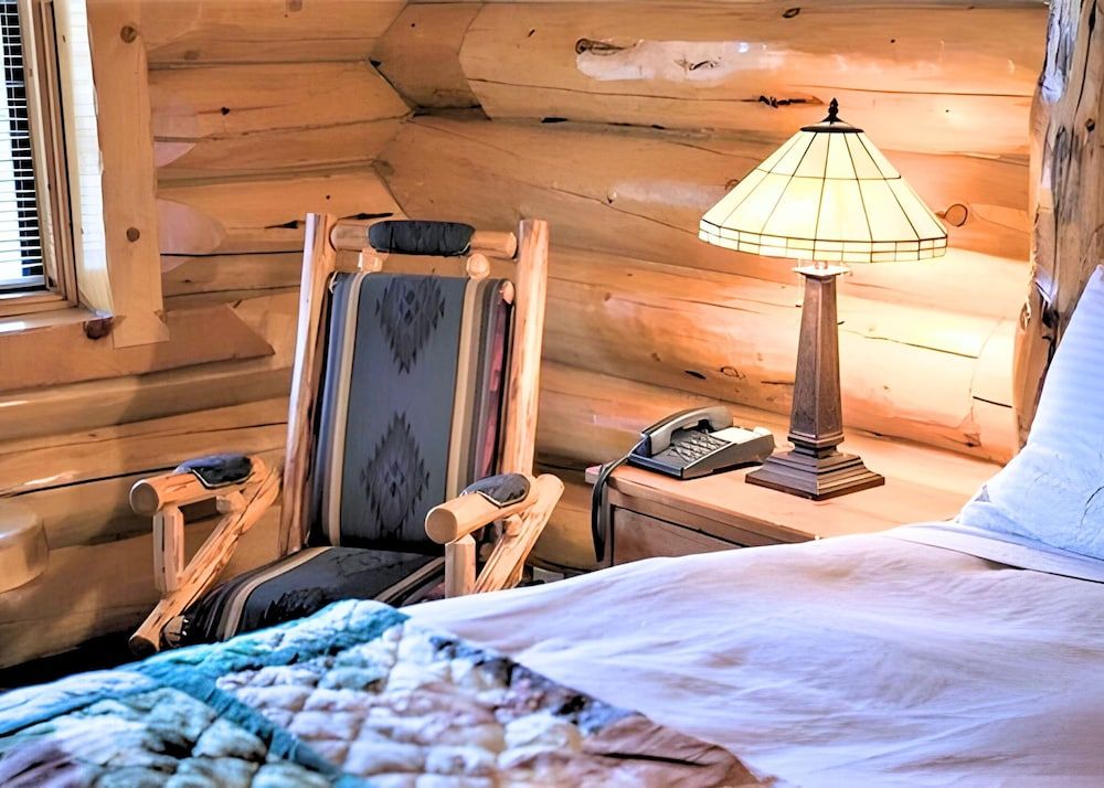 The Hibernation Station Superior Cabin, Ensuite (Beaver Creek Series) 3