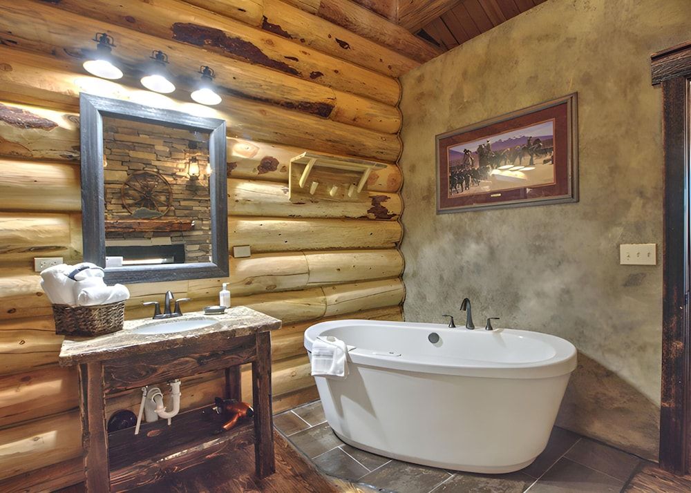 The Hibernation Station Exclusive Cabin, Accessible, Ensuite (Madison Series- 1) 3