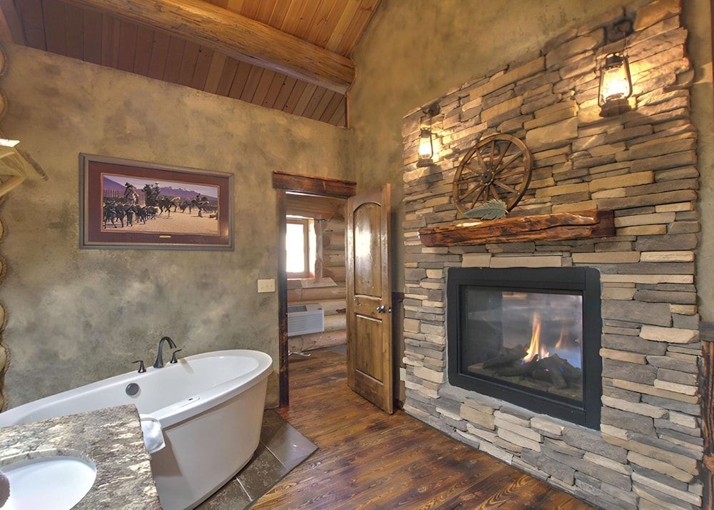 The Hibernation Station Exclusive Cabin, Accessible, Ensuite (Madison Series- 1) 6