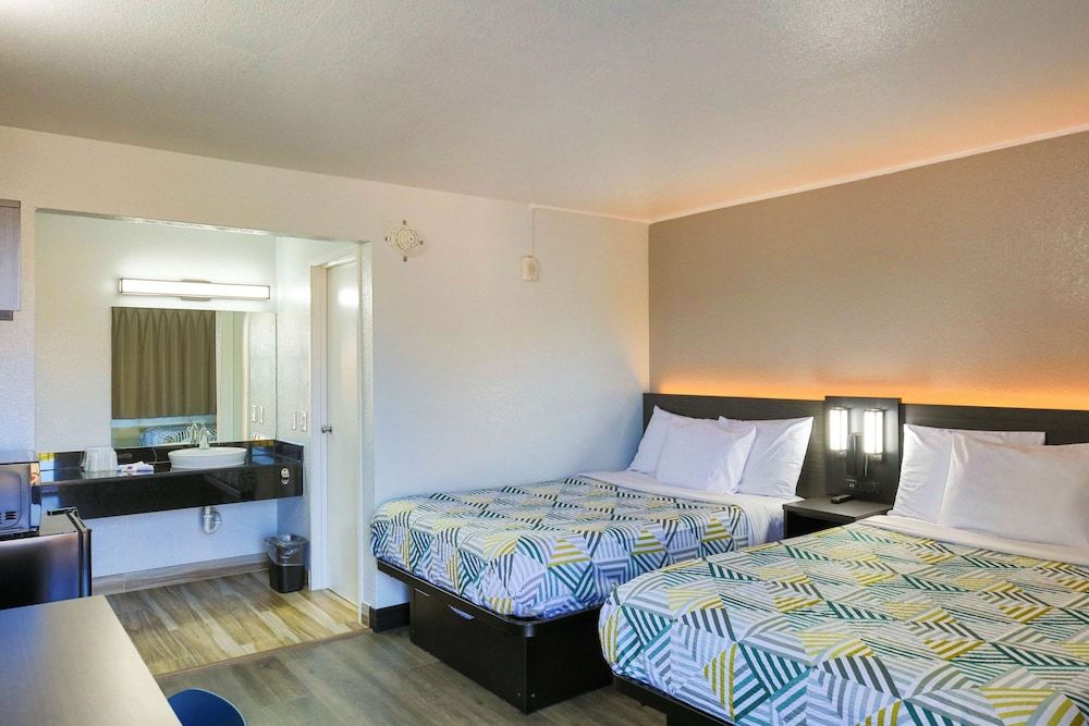 Deluxe Room, 2 Double Beds, Non Smoking, Refrigerator & Microwave
