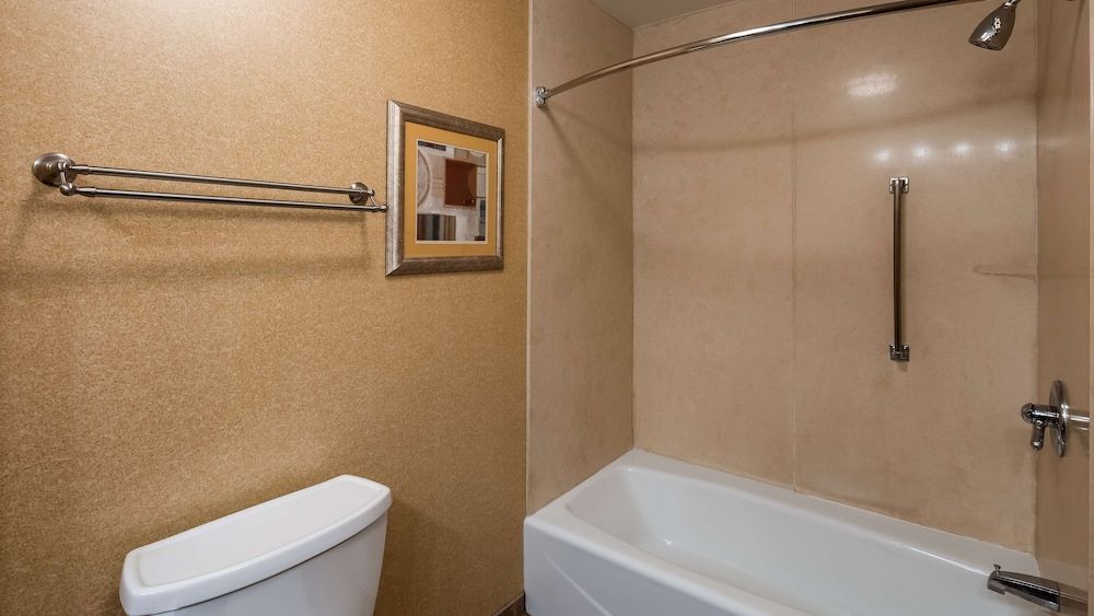 Best Western Plus North Canton Inn & Suites Standard Room, 2 Queen Beds, Non Smoking, Refrigerator & Microwave (Pet Friendly) 5