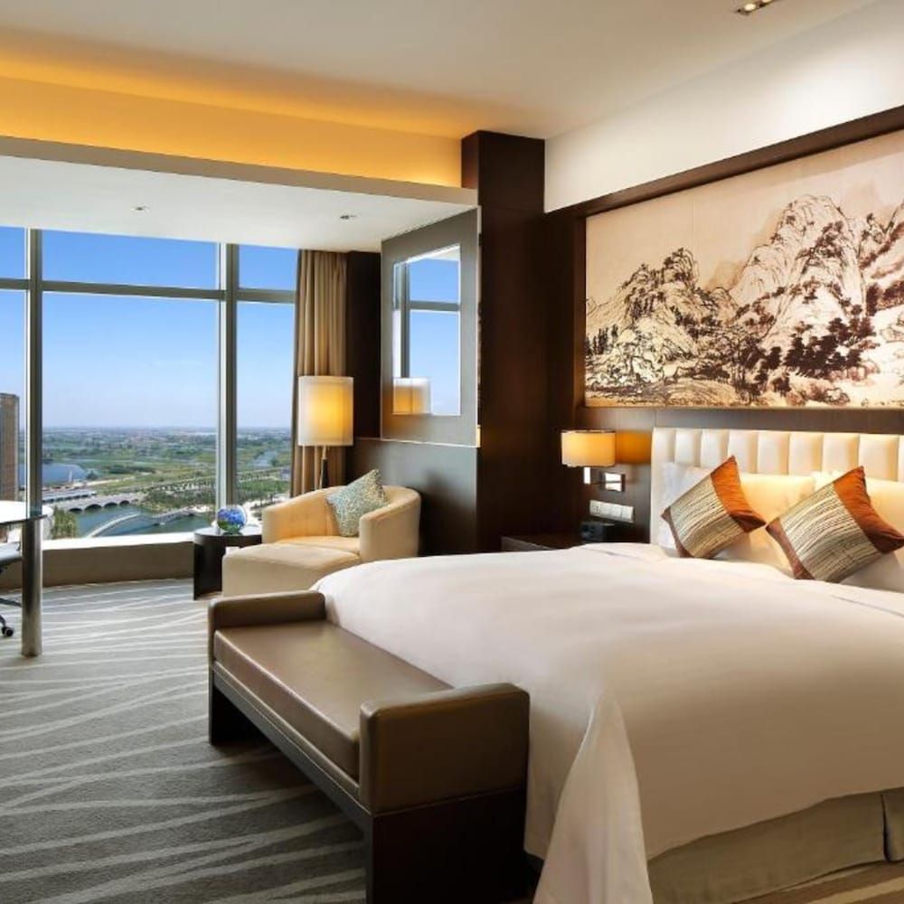 Standard Room, 1 King Bed, City View