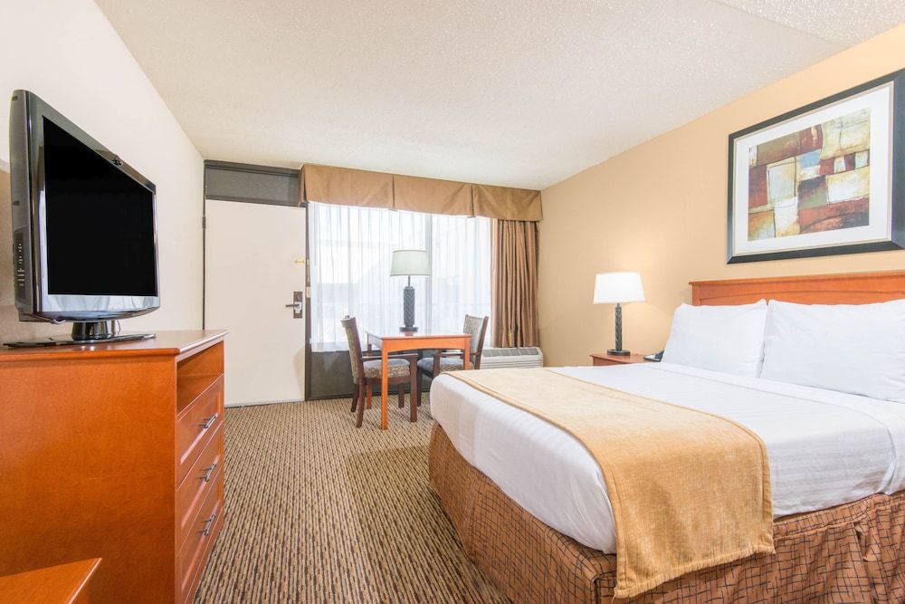 Suite, 1 King Bed, Refrigerator & Microwave