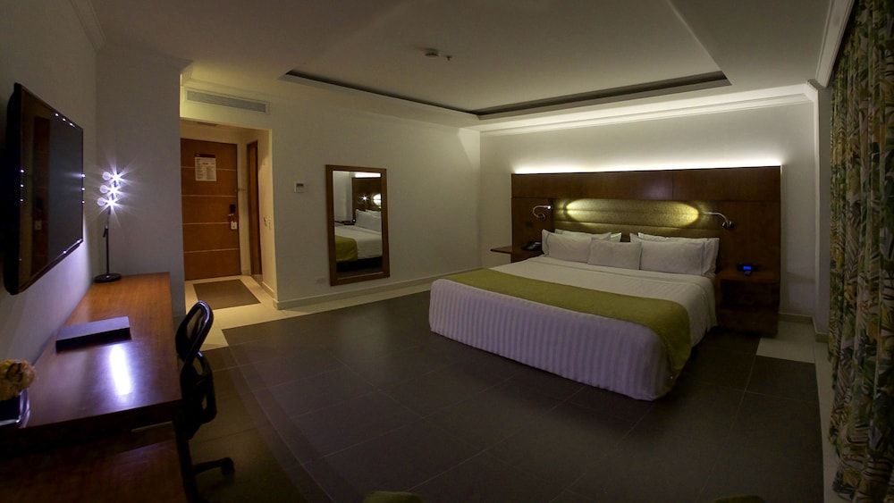 GHL Hotel Grand Villavicencio Standard Double Room, 1 King Bed 4