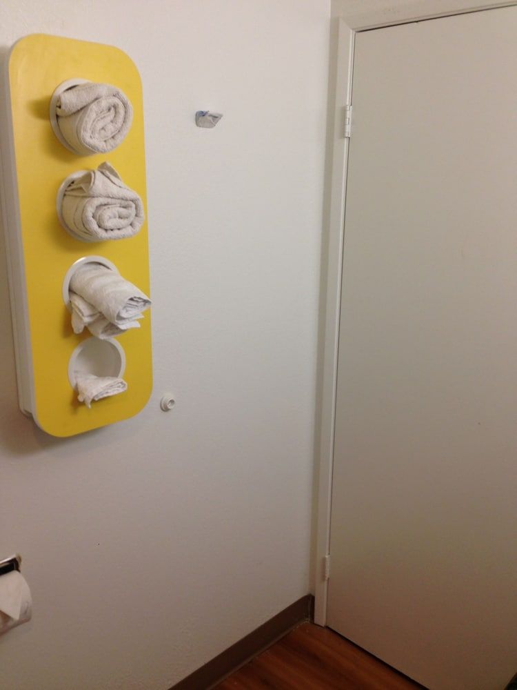 Motel 6 Bessemer, AL - Birmingham Standard Room, 1 Queen Bed, Accessible, Smoking 8