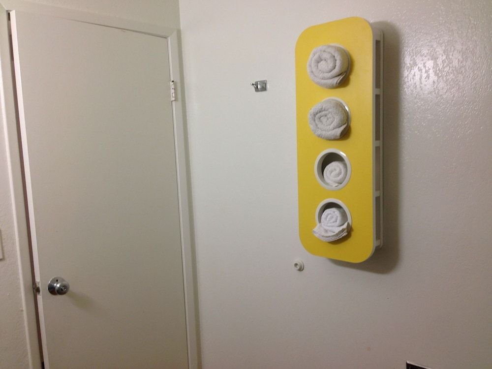 Motel 6 Bessemer, AL - Birmingham Standard Room, 1 Queen Bed, Smoking 11