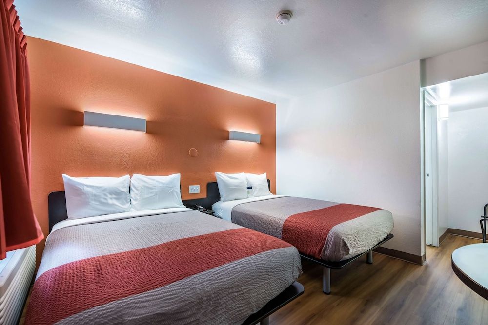 Motel 6 Bessemer, AL - Birmingham Standard Room, 2 Double Beds, Non Smoking 4