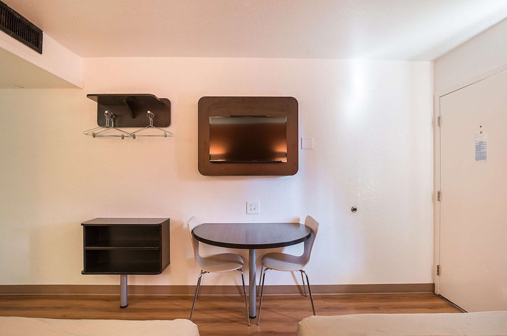 Motel 6 Bessemer, AL - Birmingham Standard Room, 2 Double Beds, Non Smoking 12