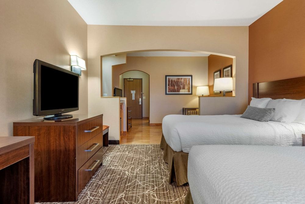 Suite, 2 Queen Beds, Non Smoking, Refrigerator & Microwave (Third bed is a Sofabed)