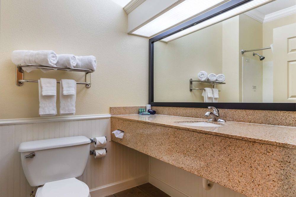Best Western Dinosaur Valley Inn & Suites Standard Room, 2 Queen Beds, Non Smoking, Refrigerator & Microwave 3