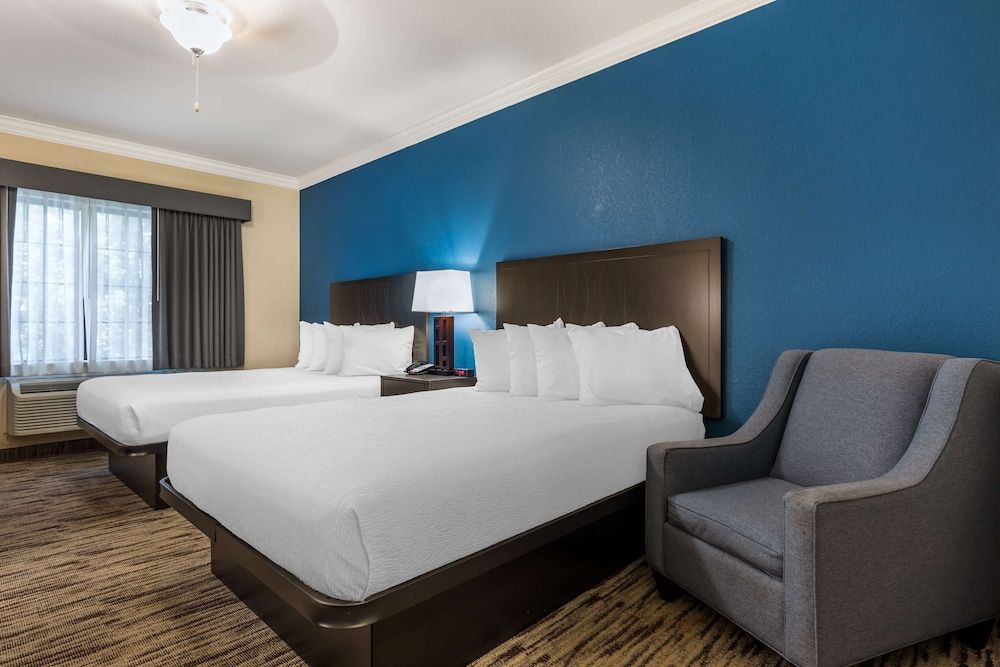 Best Western Dinosaur Valley Inn & Suites Standard Room, 2 Queen Beds, Non Smoking, Refrigerator & Microwave 2