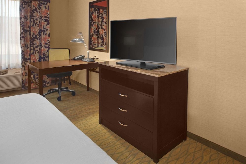Room, 1 King Bed, Refrigerator & Microwave (Walk-In Shower)