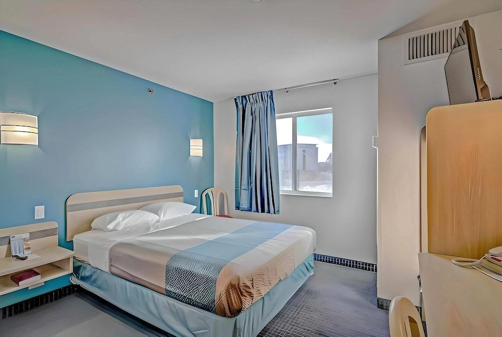 Econo Lodge Menomonie I-94