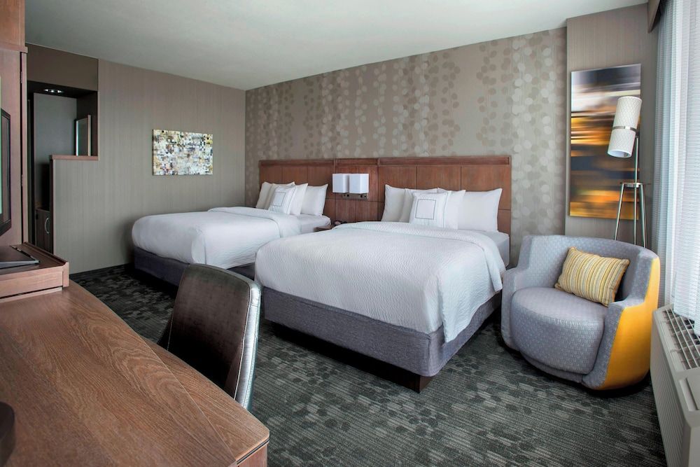 Room, 2 Queen Beds (Mobility/Hearing Access, Roll-In Shwr)