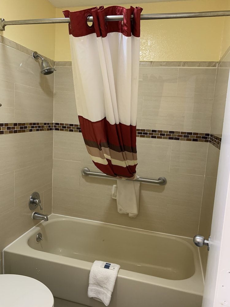 Americas Best Value Inn Forest Room, 1 King Bed, Non Smoking 11