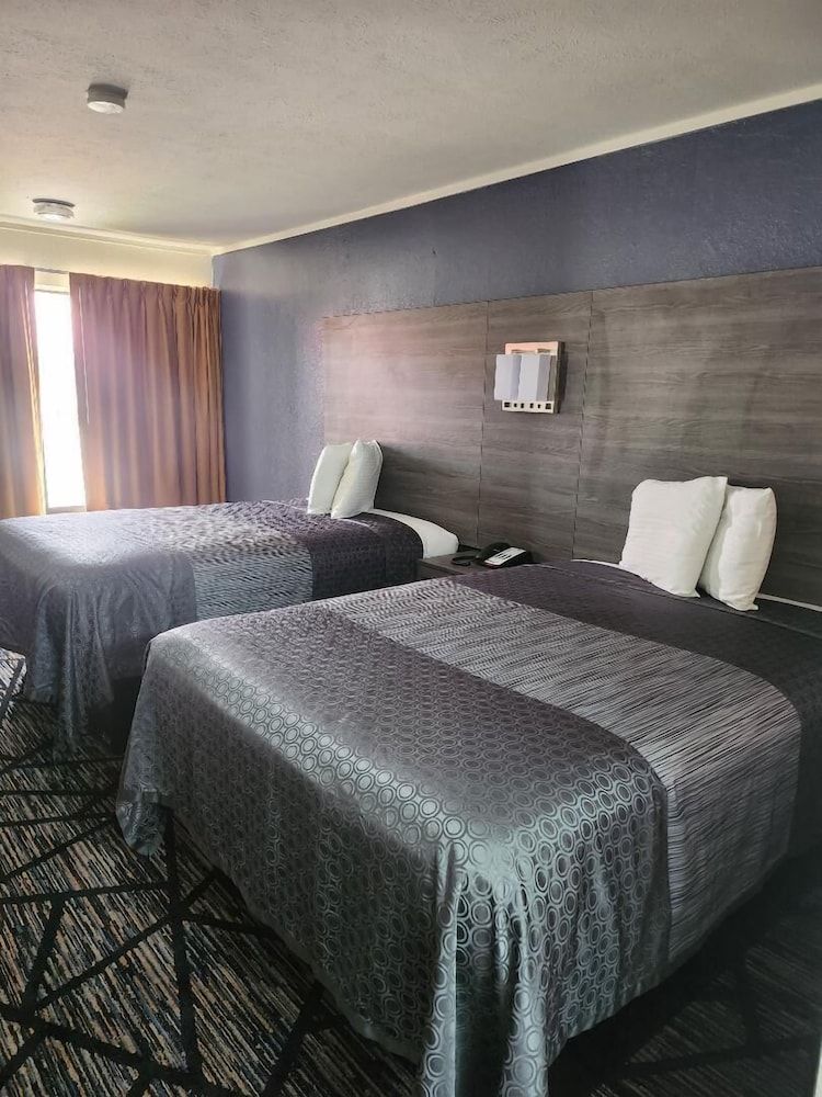 Americas Best Value Inn Forest Room, 2 Double Beds, Non Smoking 2