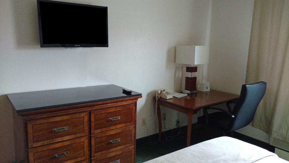 Americas Best Value Inn Zumbrota Room, 1 Queen Bed, Non Smoking 3