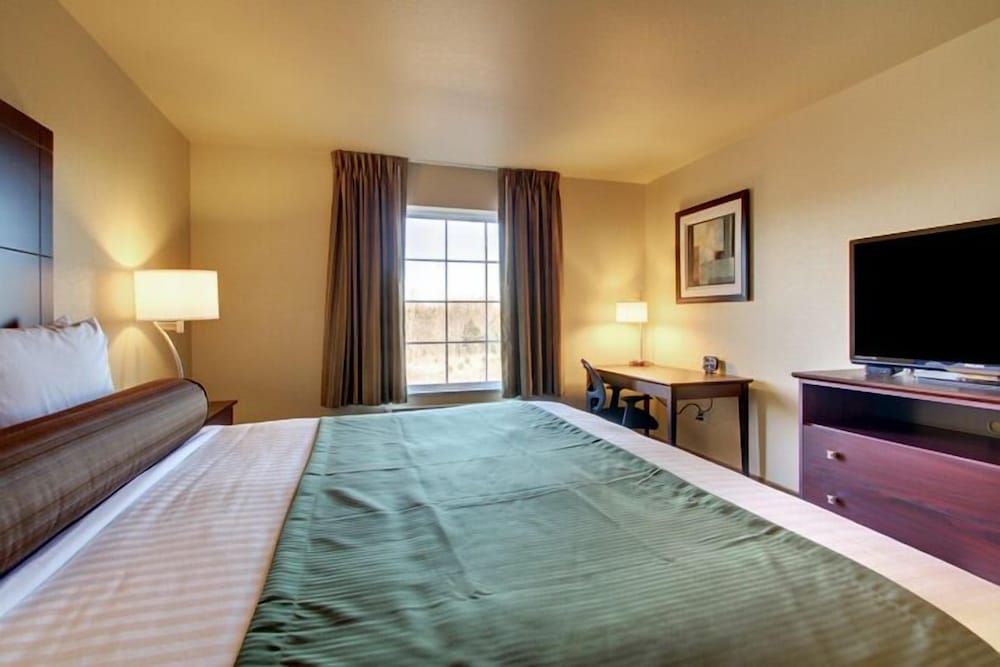Cobblestone Inn & Suites - Harvey Room, 1 King Bed, Non Smoking