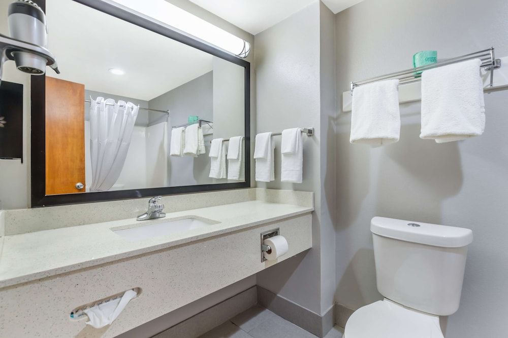 Best Western Port Lavaca Inn Standard Room, 2 Queen Beds, Non Smoking, Refrigerator & Microwave 4