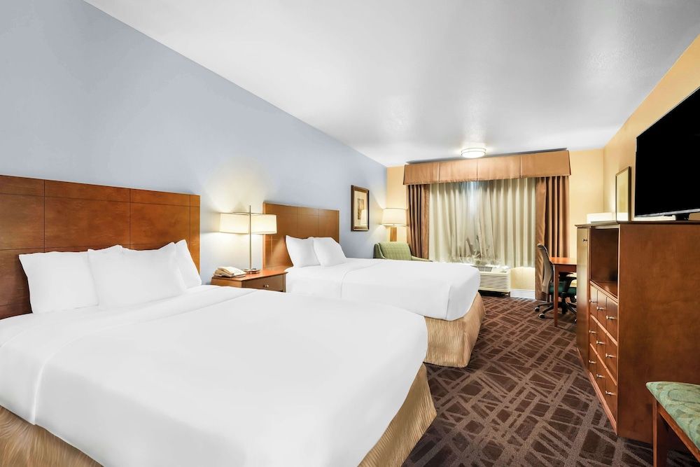 Standard Room, 2 Double Beds, Non Smoking, Refrigerator & Microwave