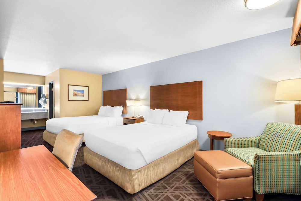 Standard Room, 2 Queen Beds, Non Smoking, Refrigerator & Microwave (Oversized Room)