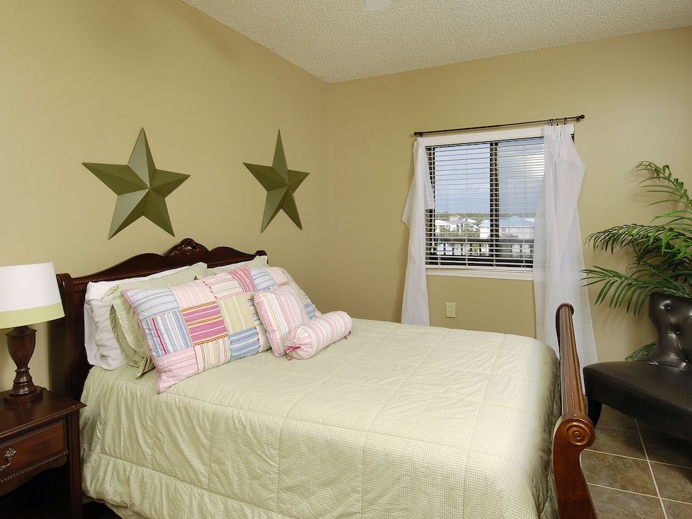 Three Bedroom Two Bath Condo, Sea Facing