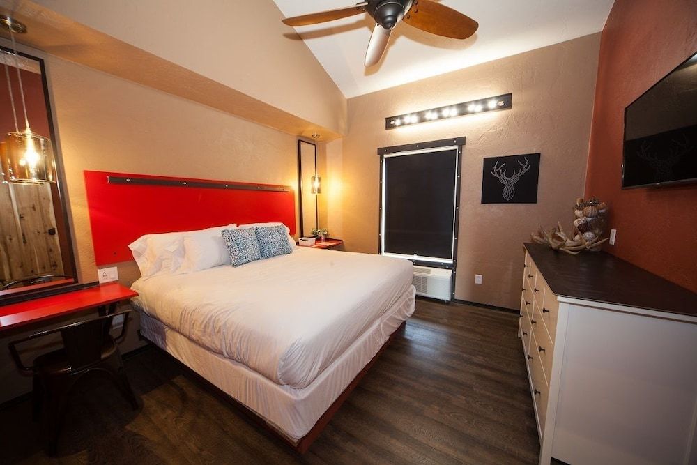 Log Cabin Lodge & Suites Big Buck Lodge B