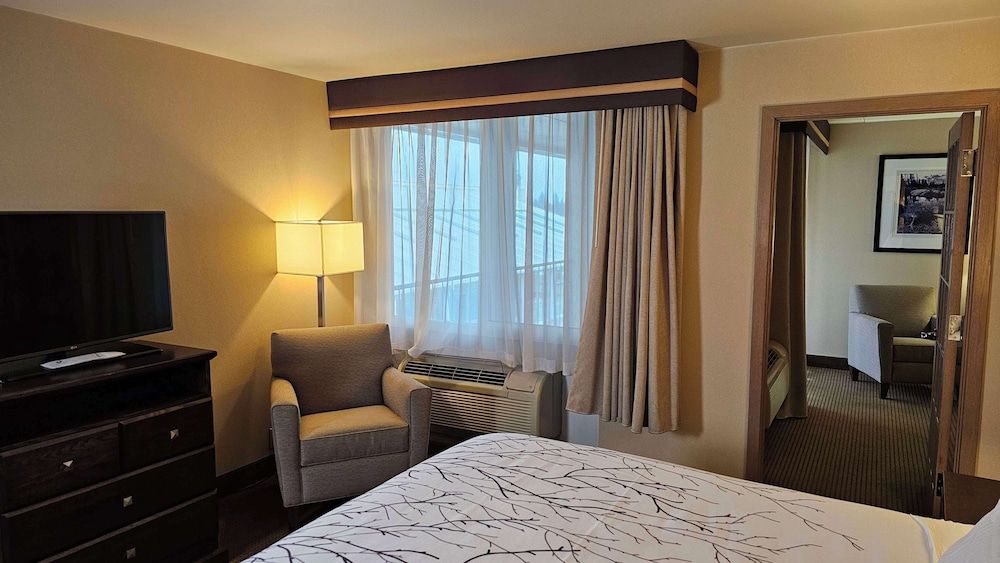 Suite, 1 King Bed, Non Smoking, Jetted Tub