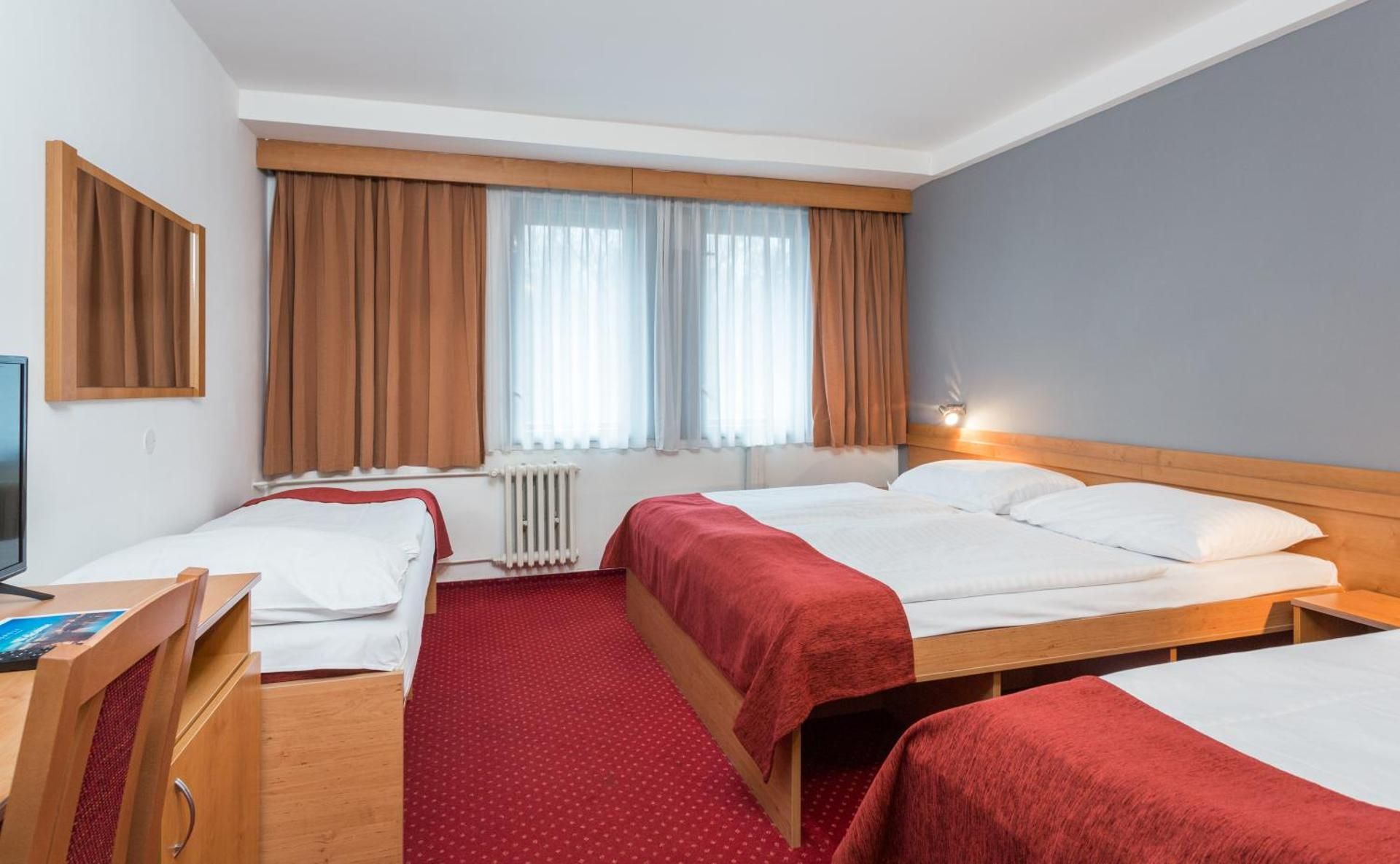 undefined Hotel Globus 9