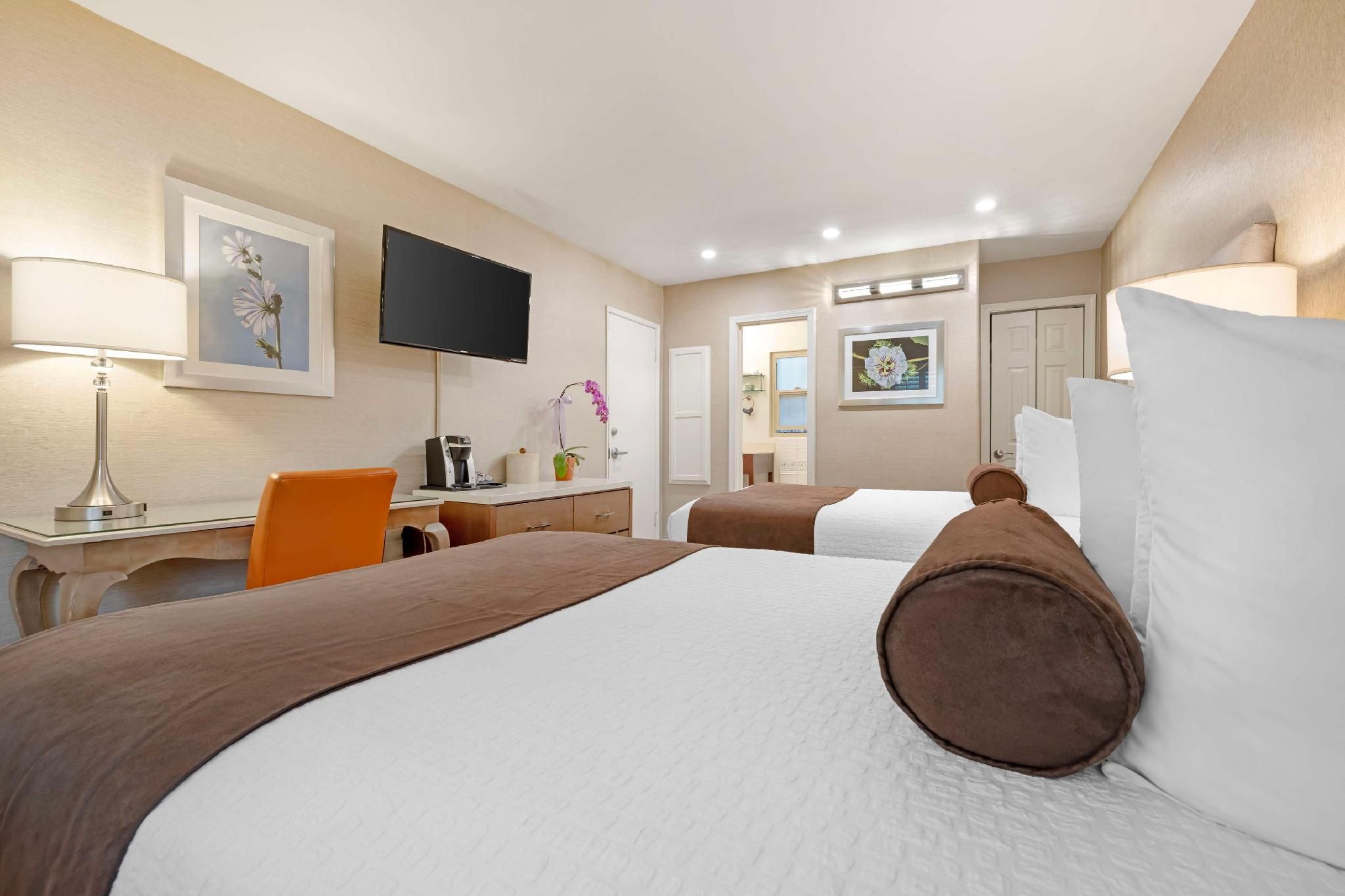 2 DOUBLE BEDS, Non-smoking, DELUXE FURNISHINGS, REFRIGERATOR, CONTINENTAL BREAKFAST