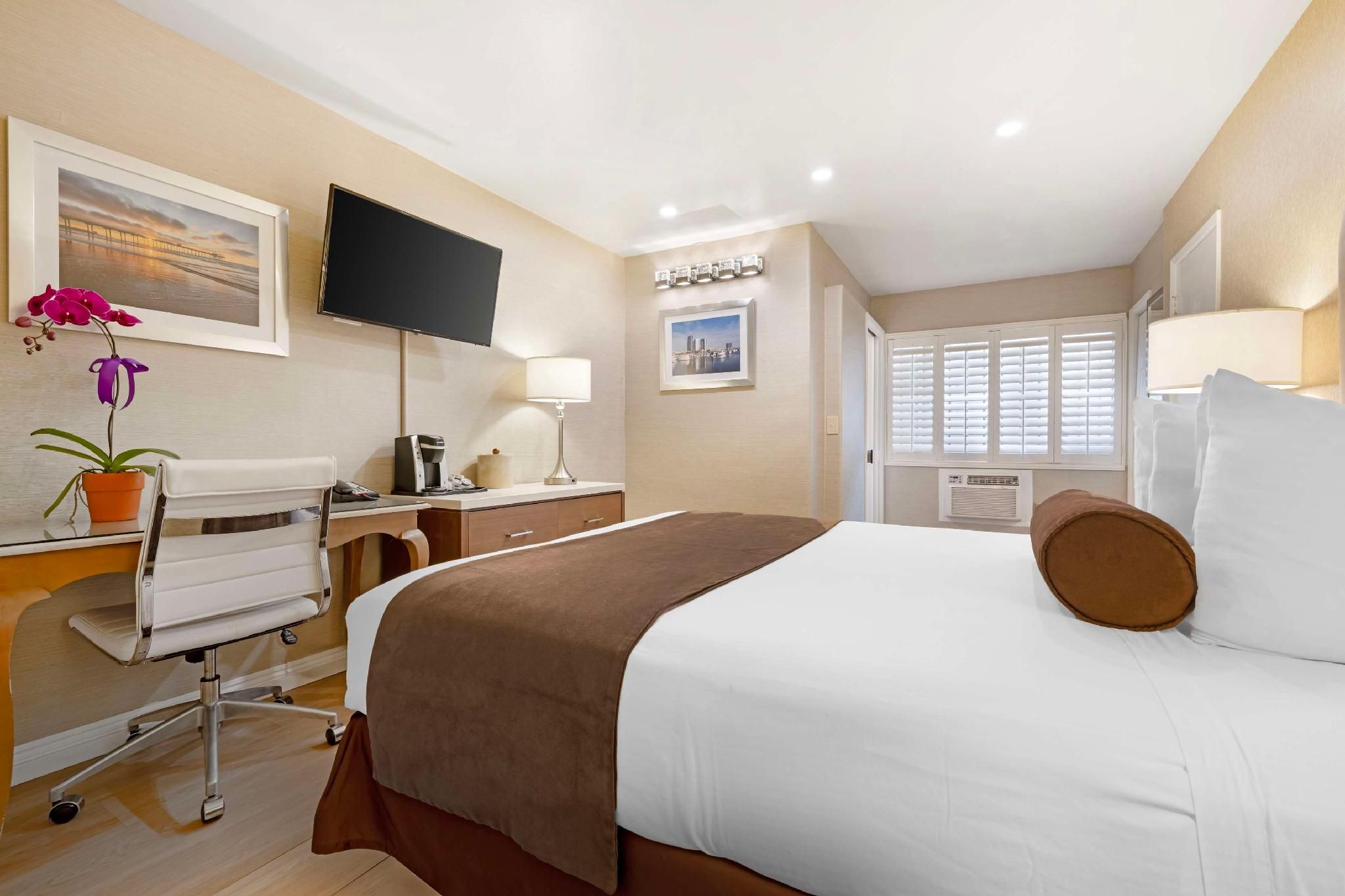 Accessibility - 1 Queen Bed, Bathtub, Nonsmoking