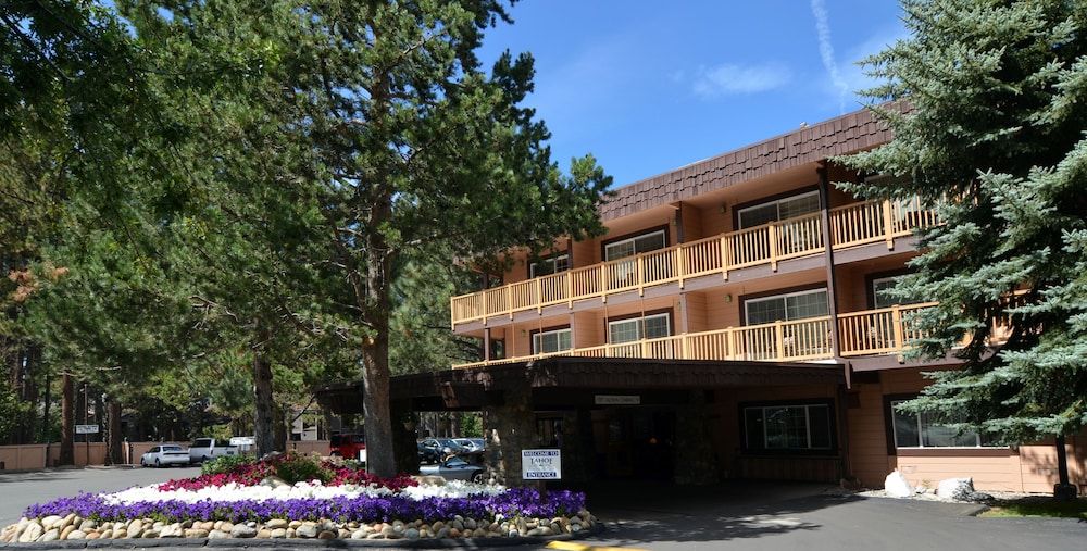 undefined Tahoe Beach & Ski Club 3
