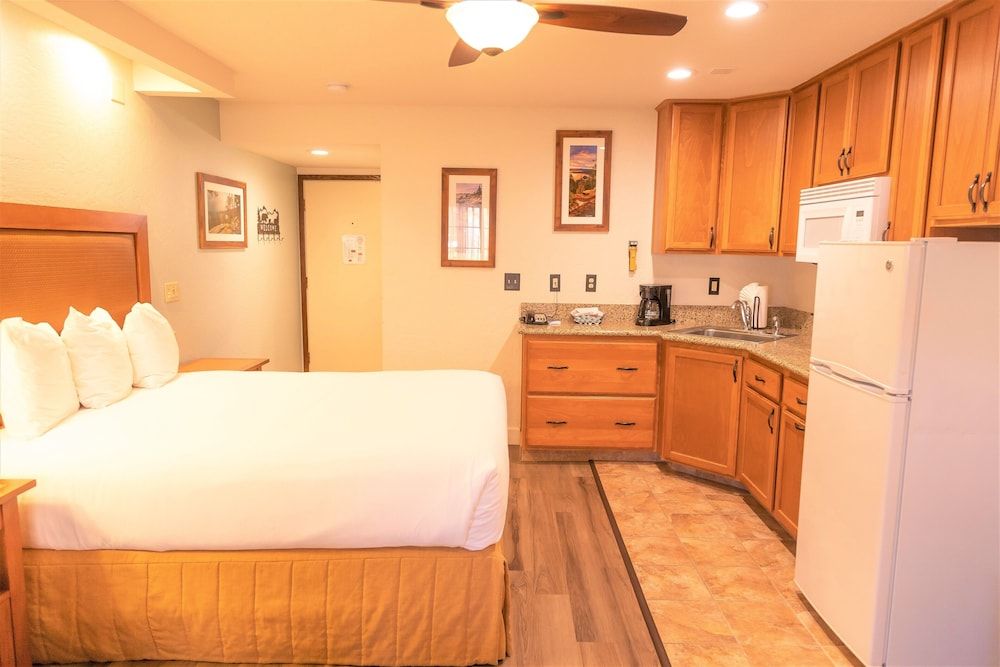 Tahoe Beach & Ski Club Studio, Kitchenette 3
