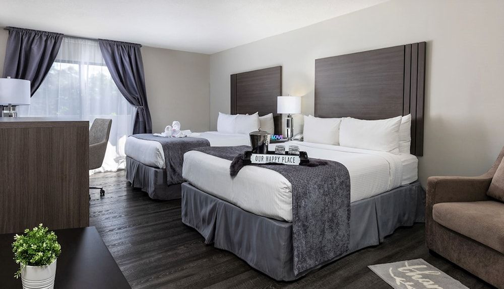 Palazzo Lakeside Hotel Room