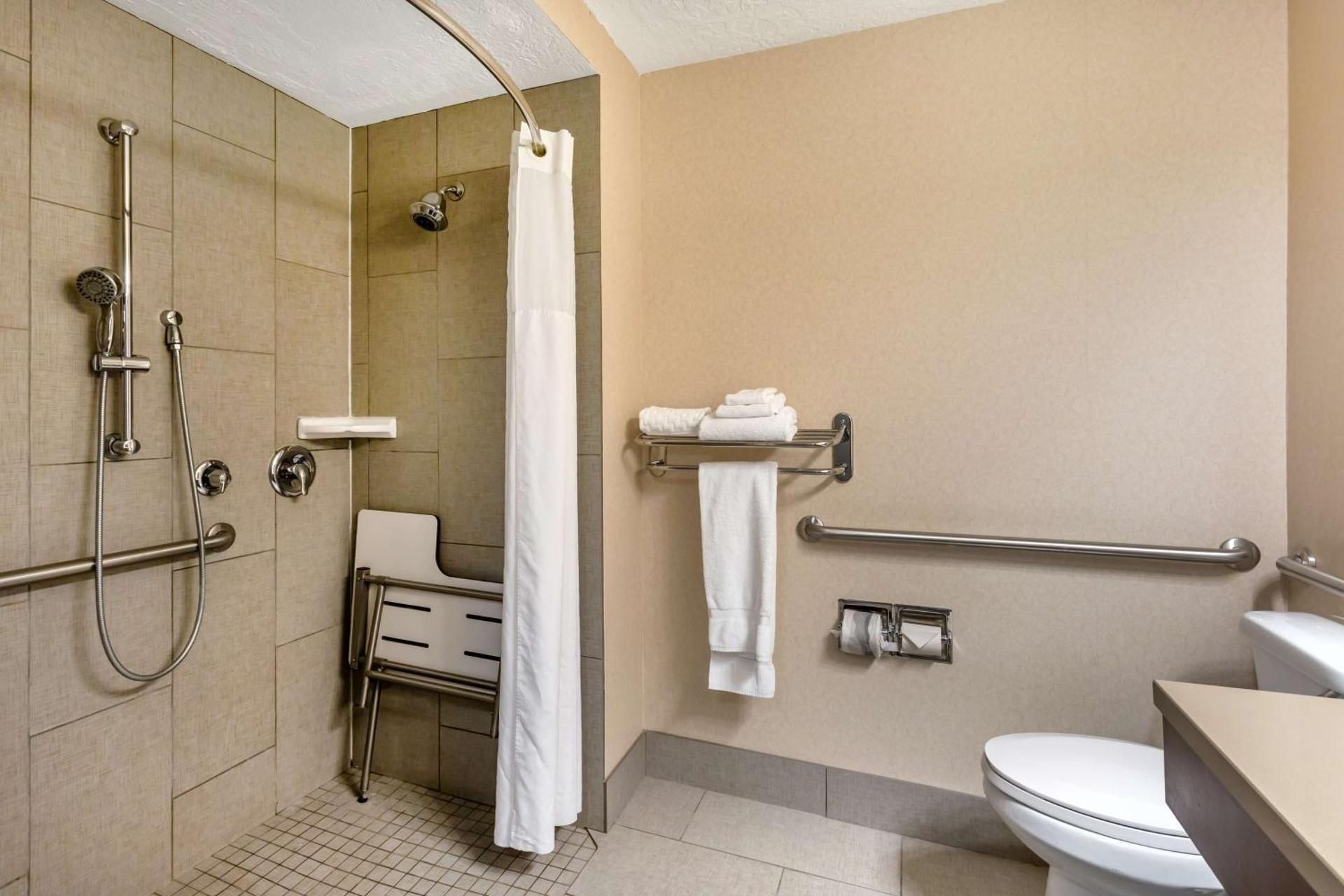 Best Western Plus Cotton Tree Inn Accessibility - 1 King, Roll-in Shower, Sofabed, Nonsmoking 3