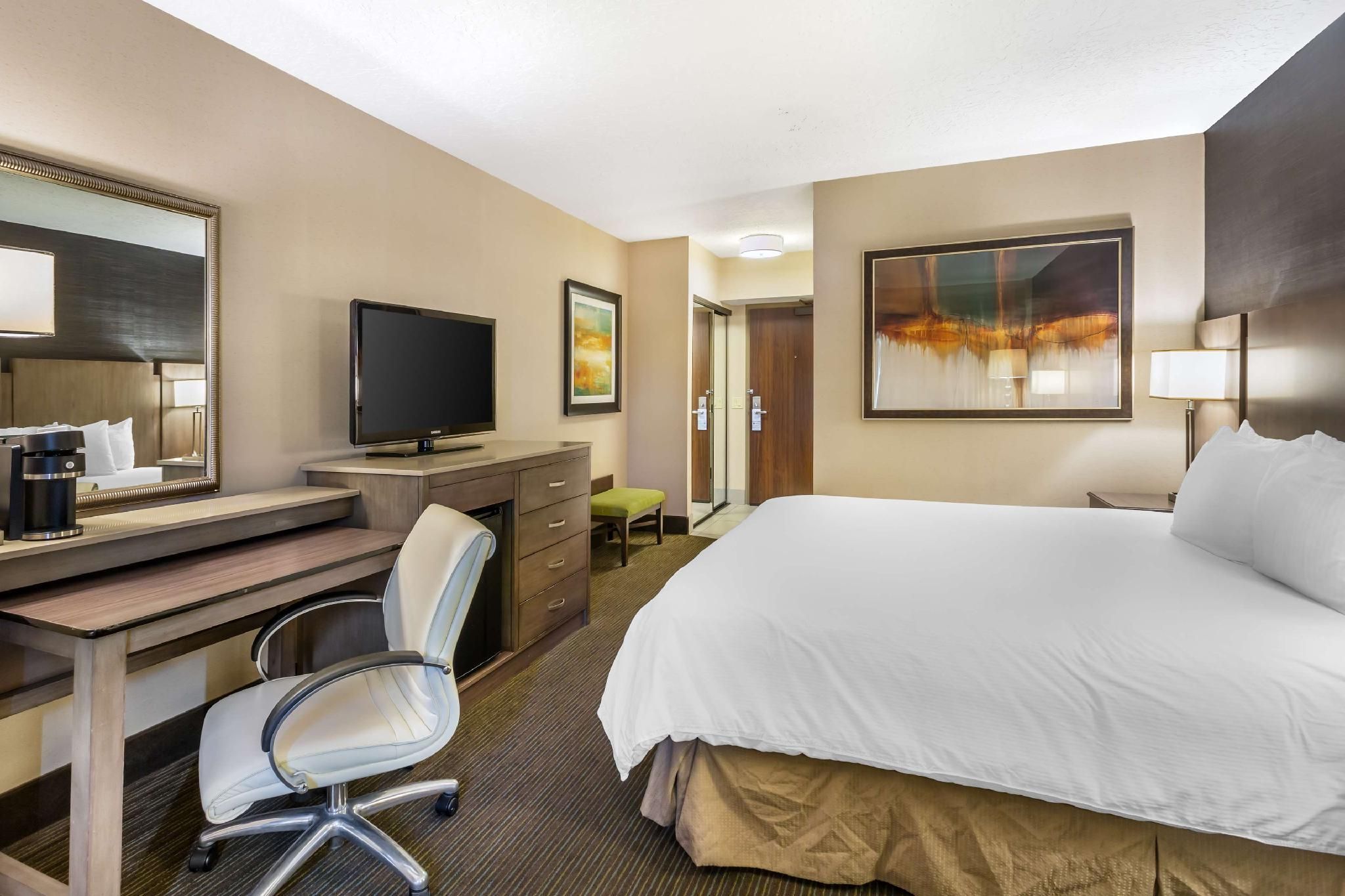 Best Western Plus Cotton Tree Inn Accessibility - 1 King, Roll-in Shower, Sofabed, Nonsmoking 2