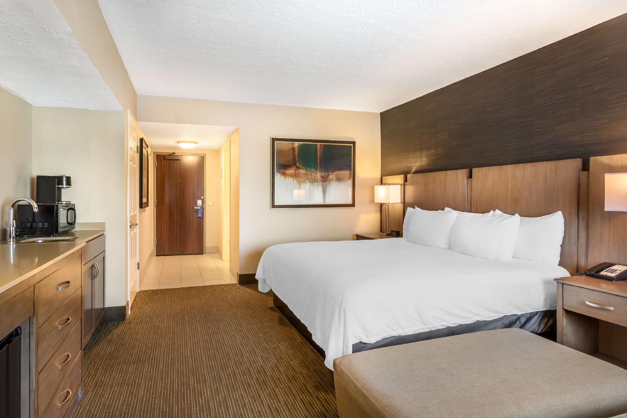 Best Western Plus Cotton Tree Inn 1 King Bed, Nonsmoking, Sofa 2