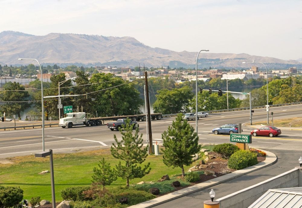 Cedars Inn Signature Room, 2 Queen Beds, Balcony, Mountain View (Not Pet Friendly) 5