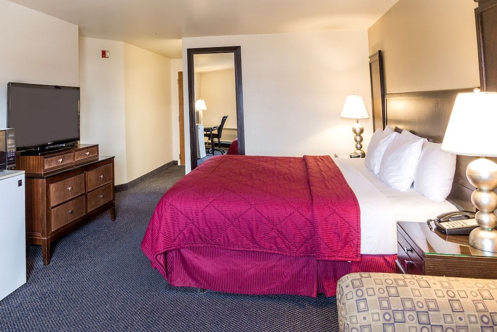 Cedars Inn Standard Room, 1 King Bed with Sofa bed, Non Smoking 2