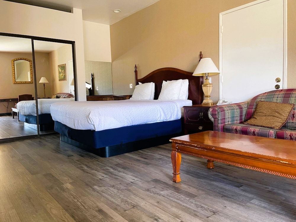 Suite, 1 King Bed, Non Smoking
