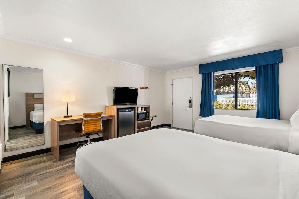 Room, 2 Queen Beds, Non Smoking