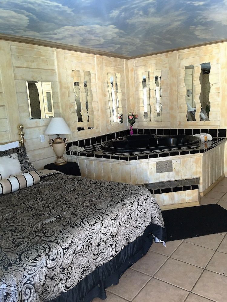 Americas Best Value Inn & Suites Joshua Tree National Park 1 King or 1 Queen Bed, Non Smoking, Jetted Tub Suite (Safari, Swimmers Paradise or Tahiti) 13