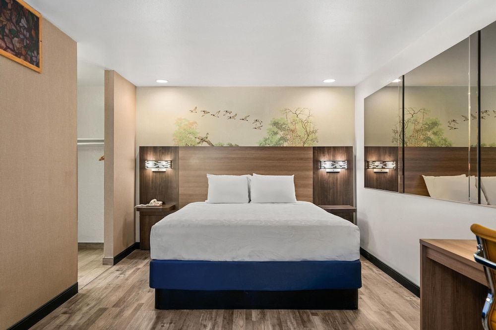 Suite, 1 King Bed, Non Smoking