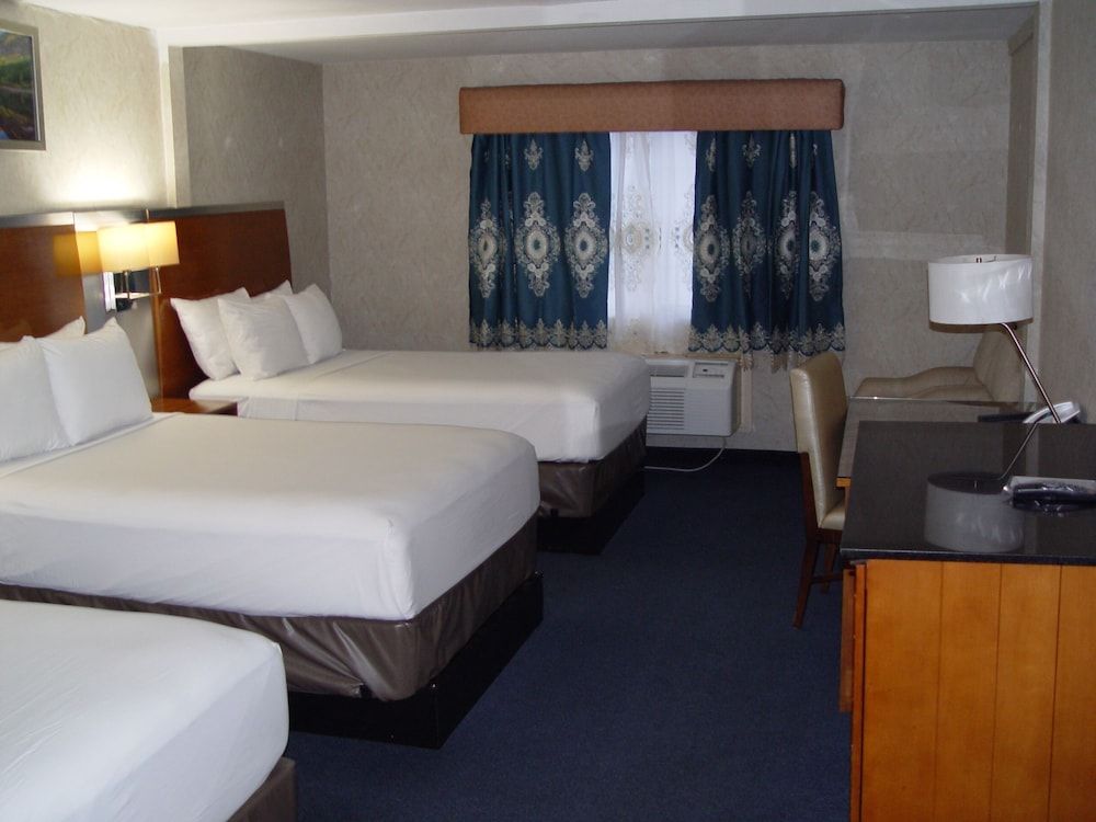 Standard Room, Multiple Beds, Non Smoking