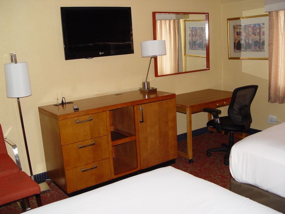 Standard Room, 2 Queen Beds, Non Smoking