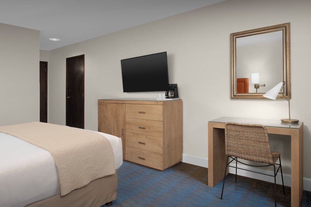 Standard Room, 1 King Bed (King Room)