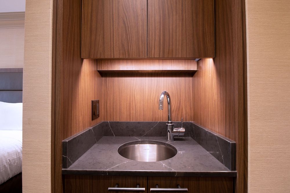 Opera House Hotel Studio Suite 2