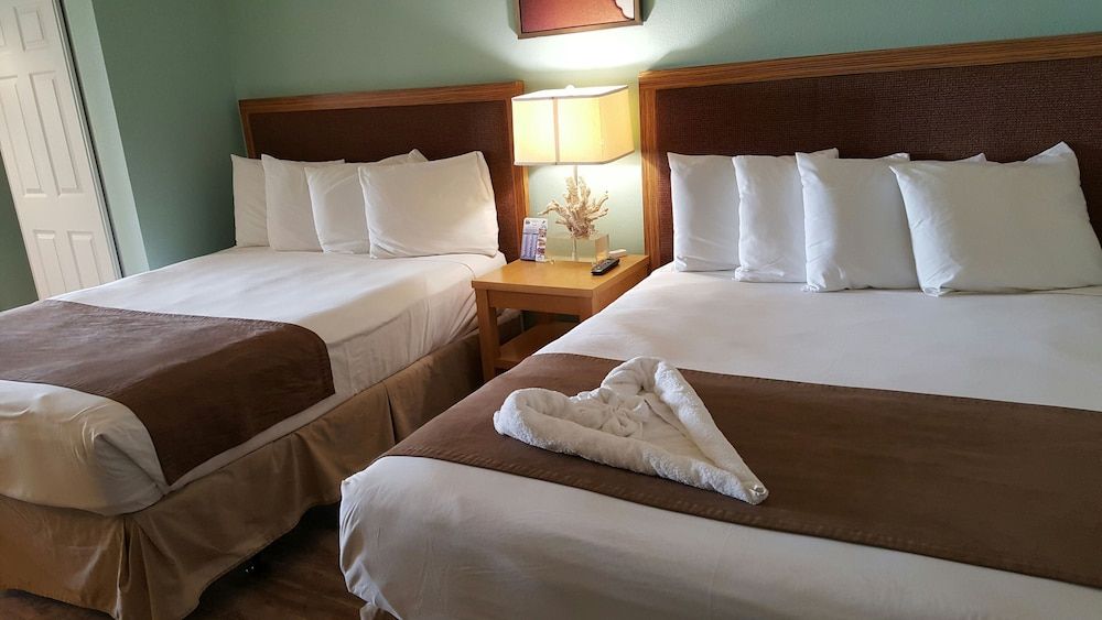 The Beachview Inn Clearwater Beach Studio, 2 Queen Beds, Non Smoking, Pool View