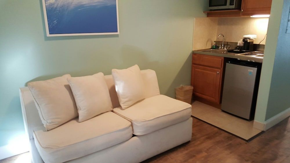 The Beachview Inn Clearwater Beach Deluxe Studio Suite, 2 Queen Beds, Non Smoking, Ocean View 5