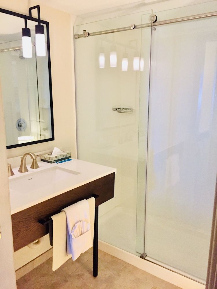 Windmill Suites Surprise - Phoenix, an Ascend Collection Hotel Suite, 1 King Bed, Living Room, Patio, Non-Smoking 5